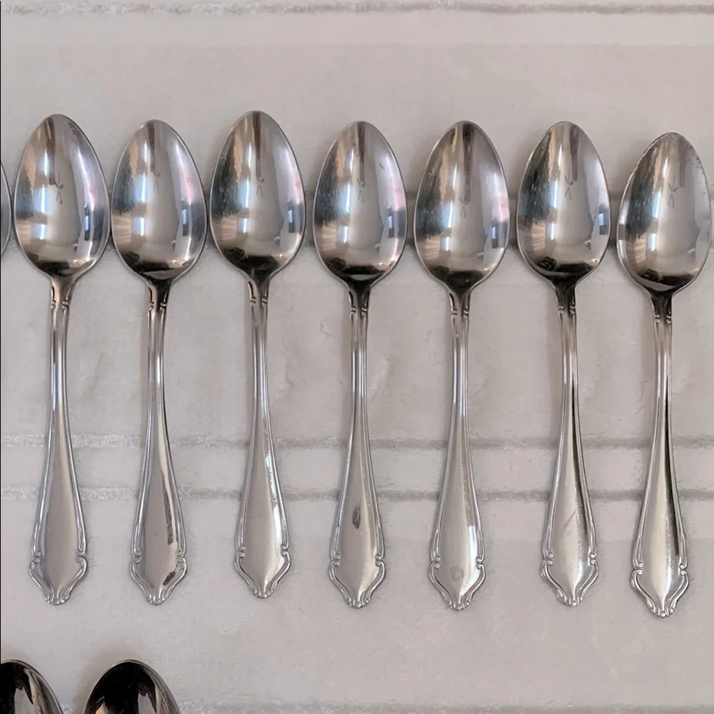 Isaac Mizrahi Elegant Stainless Silver Flatware 43 Pieces Cutlery Set